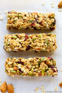 No-bake, Healthy Fruit & Nut Granola Bars made with just 6 ingredients! | EverydayEasyEats.com