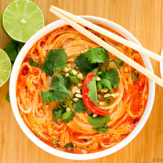 Thai Spicy Noodle Soup - Vegan, gluten-free and ready in 15 minutes! | Recipe at EverydayEasyEats.com