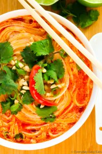 Thai Spicy Noodle Soup - Vegan, gluten-free and ready in 15 minutes! | Recipe at EverydayEasyEats.com