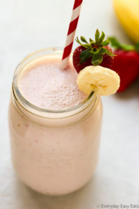 This healthy, easy to make Strawberry Banana Smoothie recipe is the perfect grab-and-go breakfast or snack. | EverydayEasyEats.com