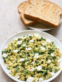 Scrambled Eggs with Spinach (Easy 10-Minute Recipe)